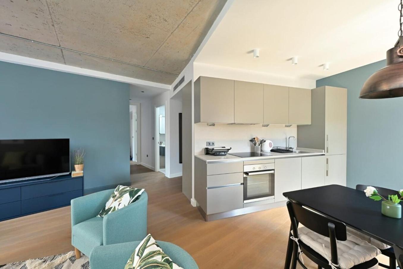 Modern Bright Newly Designed 2bed2bath Home! #216 Apartament Istanbul